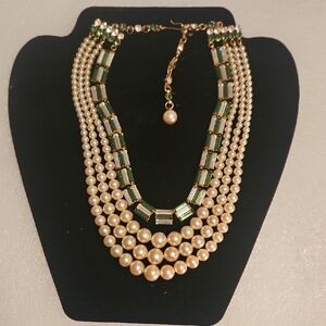 Elegant Green and Gold Pearl Necklace